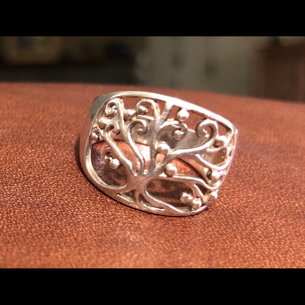 Sterling Tree Ring size 7-1/2, marked 925